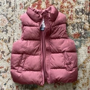 Toddler Old Navy mauve frost free puffer vest 3T